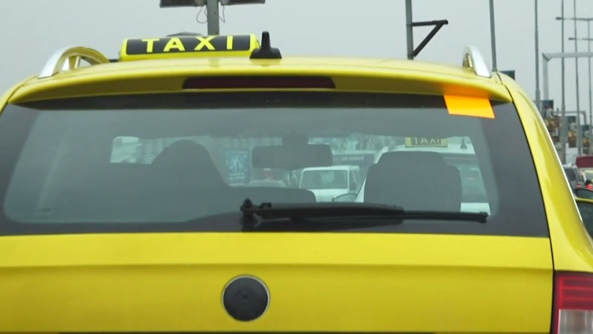 Taxikáři se přidají k dnešní protestní akci na Letné. Přijedou i rolby